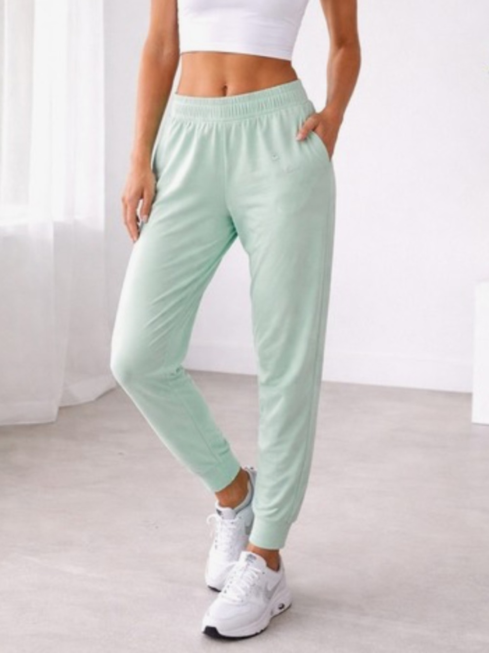 Nike Yoga Therma-FIT Light Mint Green Joggers size XL